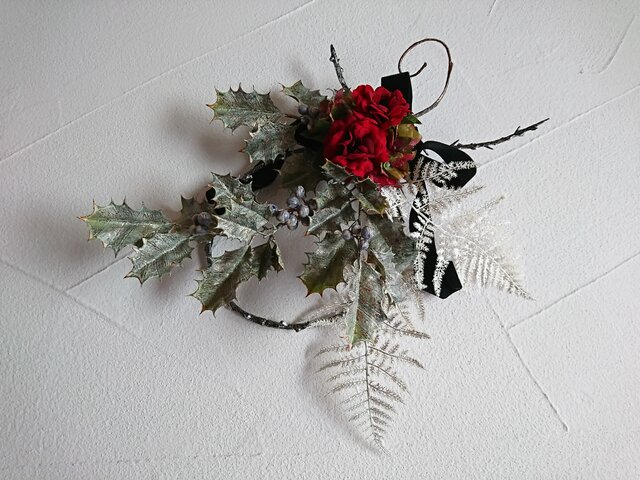 classic holly wreathの画像1枚目