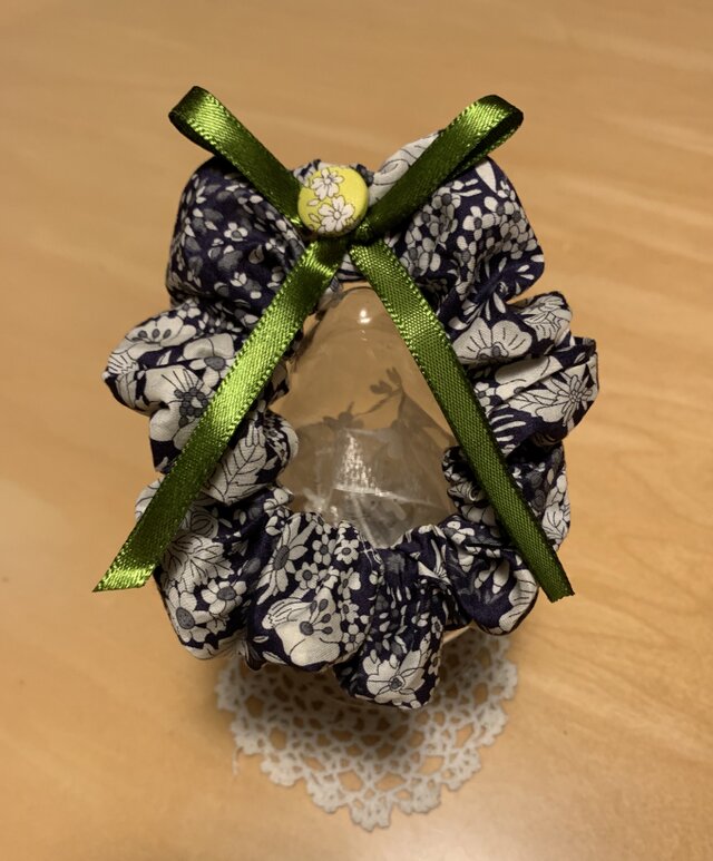 リバティくるみボタン飾りのシュシュ