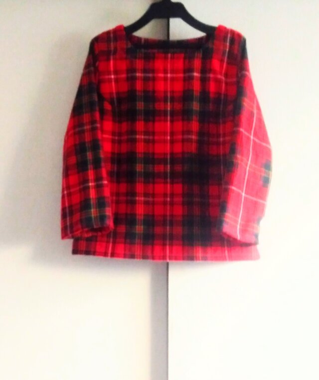 チェックのブラウス５５