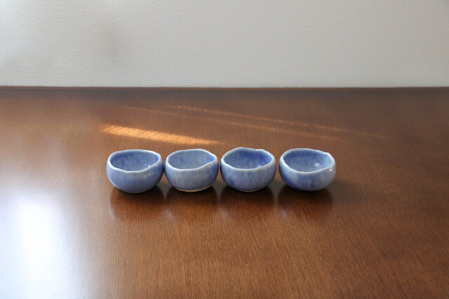 海碧貫入釉の手びねり小鉢の画像1枚目