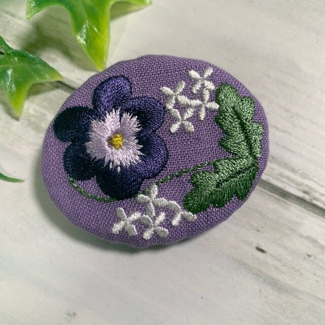 刺繡ブローチ パンジー リネンの画像1枚目