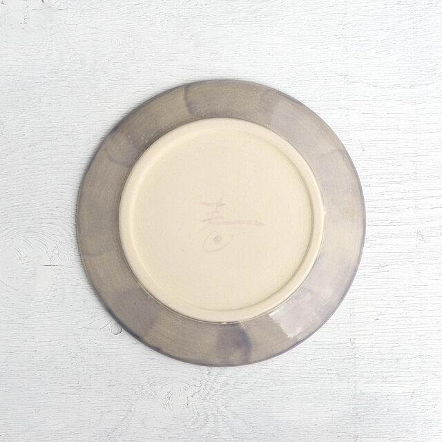 花と青い蝶絵の皿 | iichi 日々の暮らしを心地よくするハンドメイドや