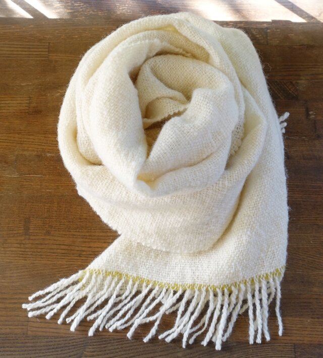 羊毛ストール　生成りと黄色い毛糸