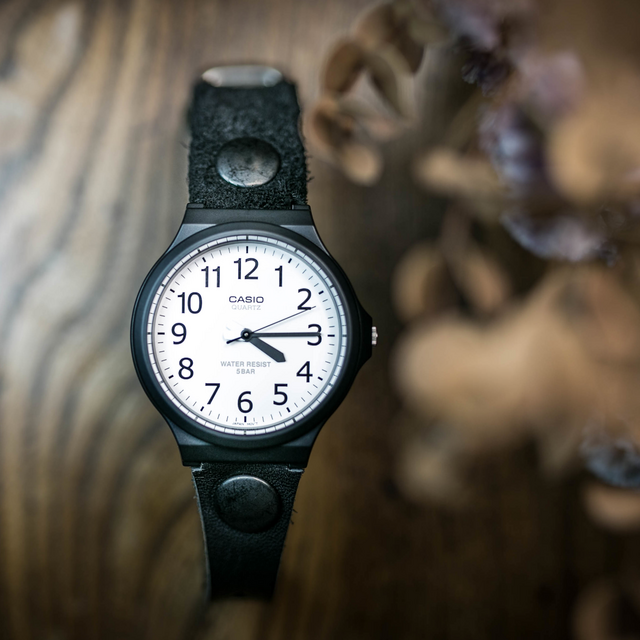 ベロアとヌメ革の2TONE腕時計 / アナログ針 / レトロブラック / ひとまわり大きな【大】の画像1枚目