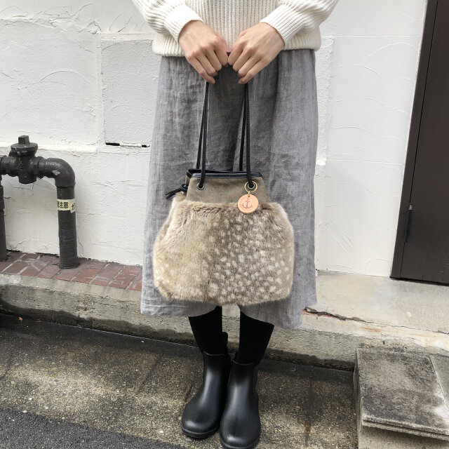 nico bambi fur-オリーブ(タンニン染め帆布×バンビ柄ファー巾着トートバッグ)の画像1枚目