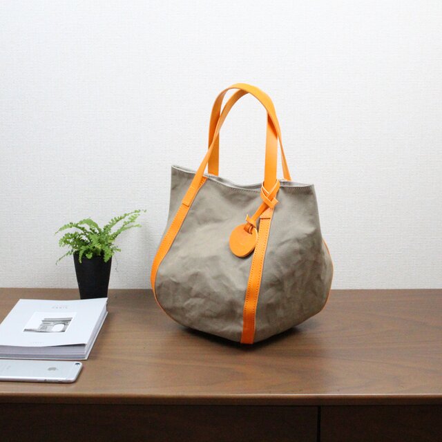 バルーンバッグ ヌメ 革 × パラフィン帆布 オレンジの画像1枚目