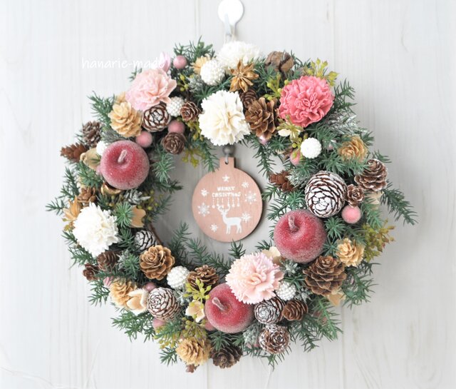 森のリース5 ピンクの花とりんご あたたかなクリスマス：プレート