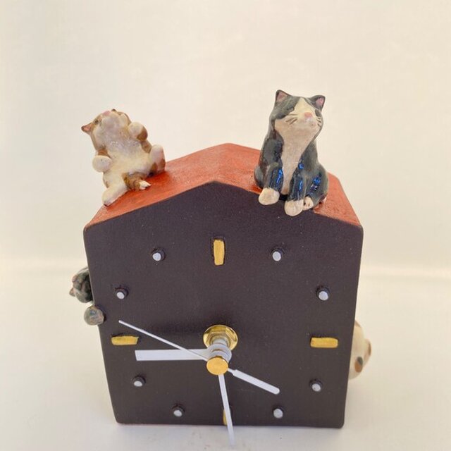 陶の置き時計 ネコまみれの家 Iichi ハンドメイド クラフト作品 手仕事品の通販