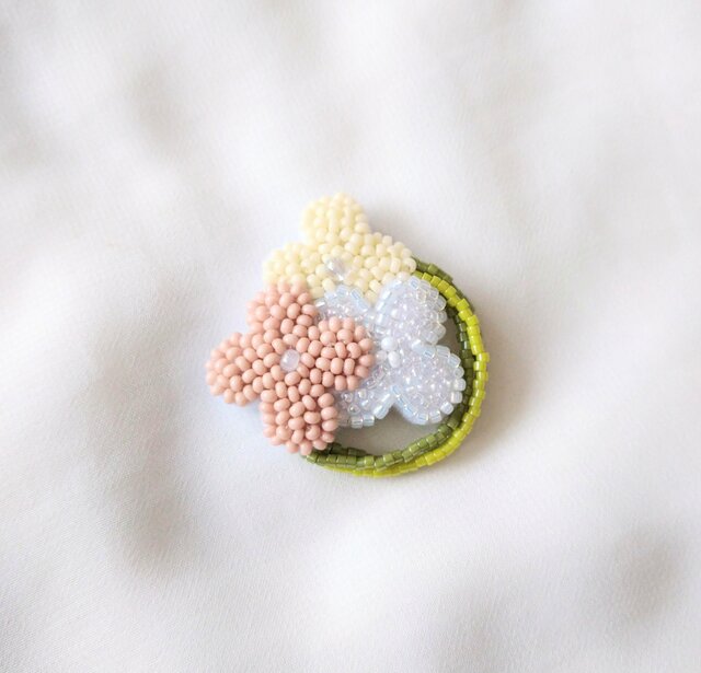 小花のリース ピンク ブローチの画像1枚目