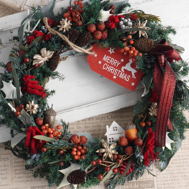 赤い実のクリスマスリース♡ 赤い実のクリスマスリース | iichi 日々の暮らしを心地よくする