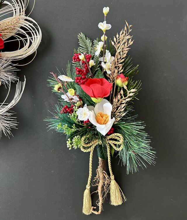 椿と根引き松のお正月飾り