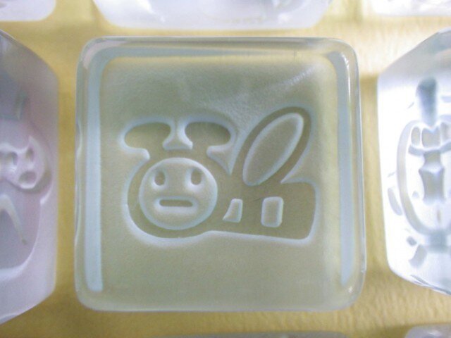 ガラスのはんこ -はち-の画像1枚目