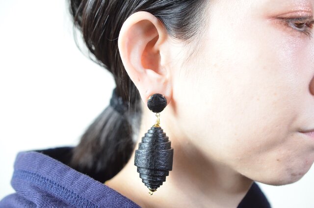 Croissant〝black〟【レザーピアス/イヤリング】の画像1枚目