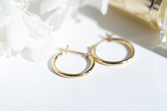 送料無料】K18 ゴールドフープピアス 15mm×1.5mm ペア | iichi