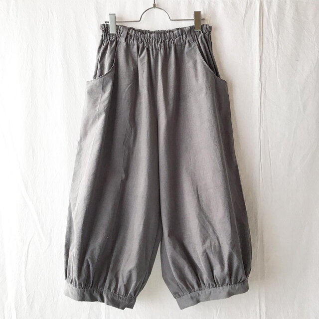 【11月下旬お渡し予定】ゆったりかわいい三毛猫屋のバルーンパンツ（シャツコール：ライトグレー）