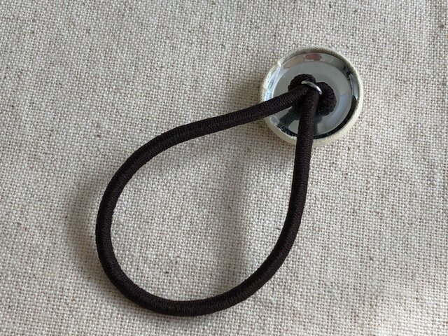 お花刺繍のヘアゴム くるみボタン | iichi 日々の暮らしを心地よくする