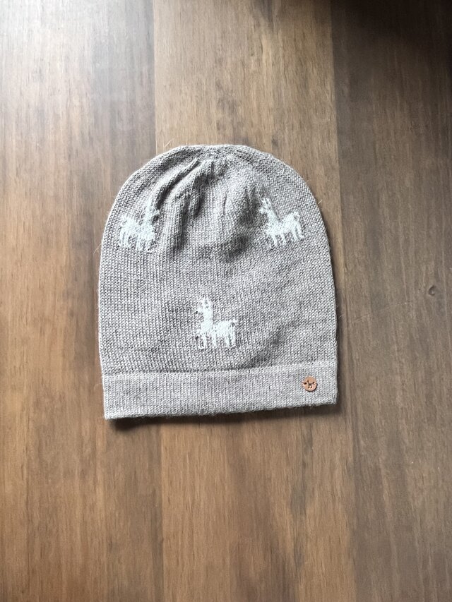 アルパカ柄ニット帽　ダークベージュ　