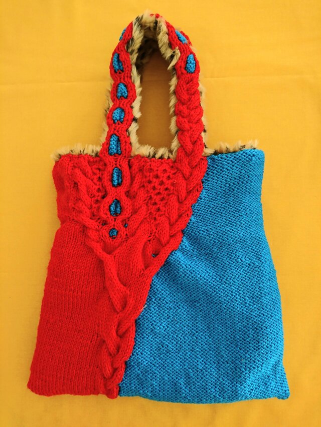 63.変化するなわ編みバッグ/レッド×ブルー【エコファー裏地つき】