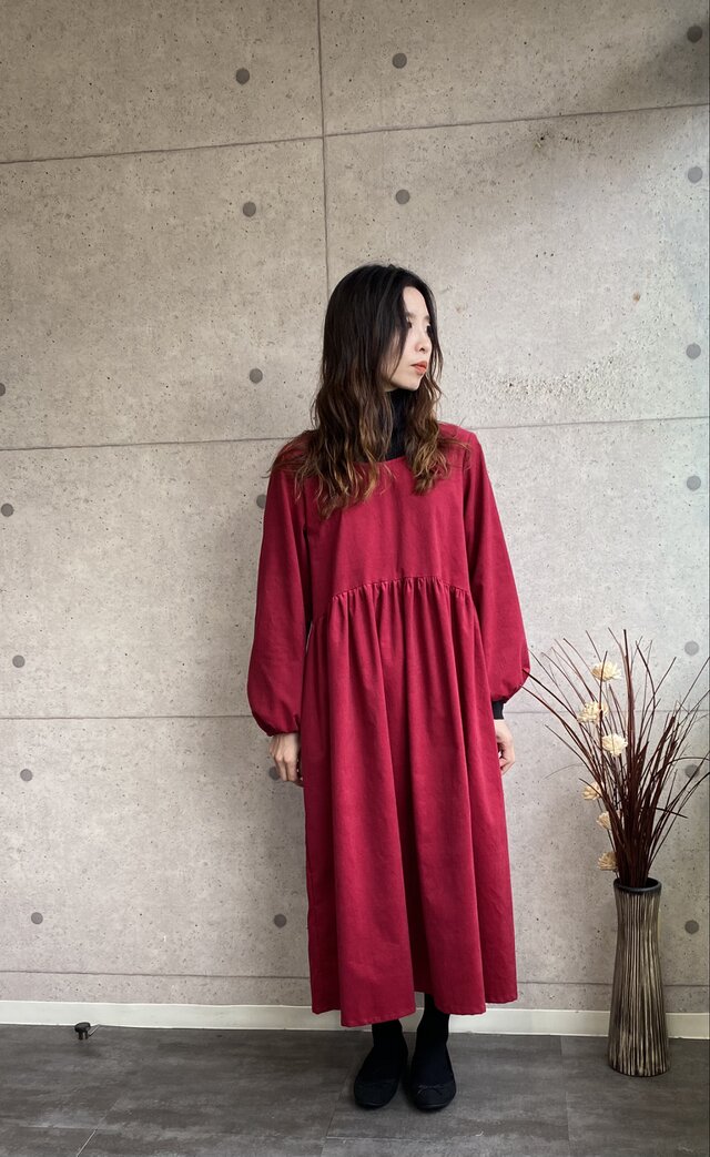 秋色レッドコーデュロイ ゆったりギャザーワンピースの画像1枚目
