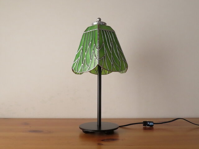 昭和ガラス「さくら」のランプ しだれ桜・新緑のグリーン（桜の木々）・ステンドグラスランプ