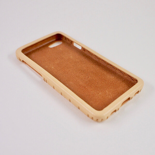 Leather handmade case / iPhone SE：【カラー】ナチュラル | iichi 日々の暮らしを心地よくするハンドメイド やアンティークのマーケットプレイス