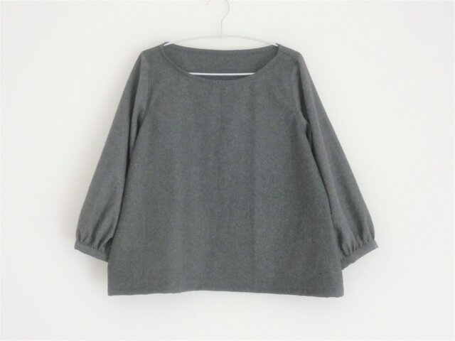 トップス grayの画像1枚目