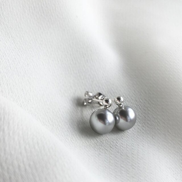 シルバーとLt.グレーパールのピアス