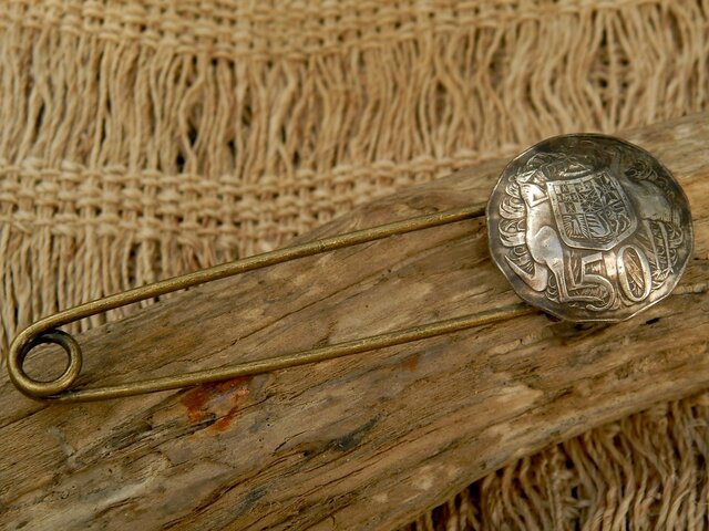#B46 Australia Coin Broochの画像1枚目