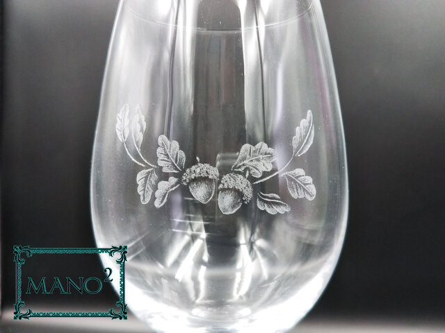 どんぐり模様のワイングラス イニシャルを入れて | iichi 日々の暮らし