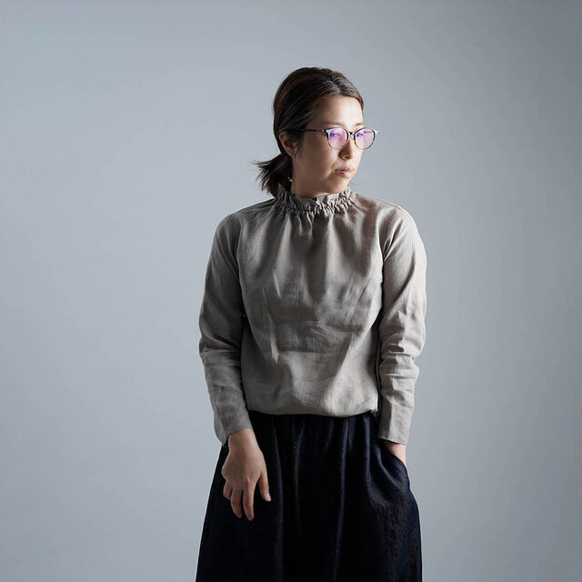 M】雅亜麻 Linen Top タートル ネック インナー 袖スリット/榛色(はし