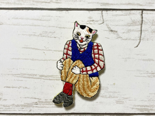 手刺繍ブローチ*小林幾英「猫の運動尽」よりの画像1枚目