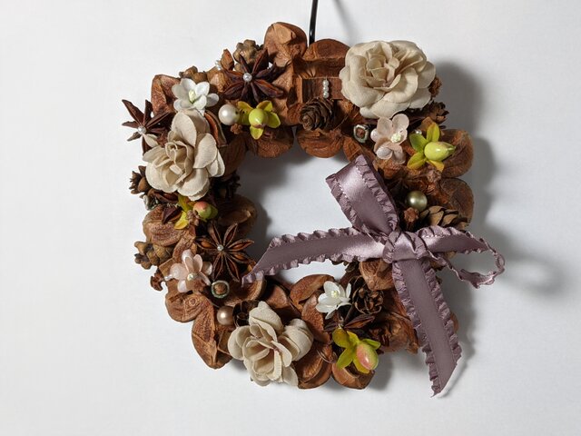 ツバキの小さなリース | iichi 日々の暮らしを心地よくする