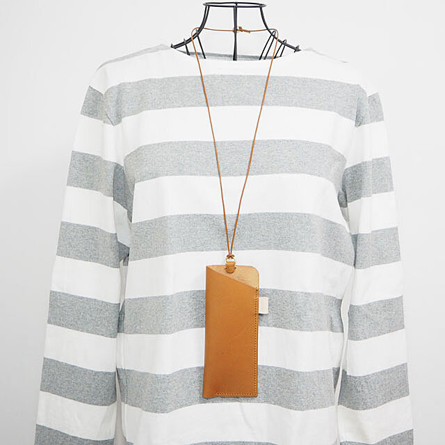 めがねケース キャメル サングラス入れ 革 縦型 かばんの中の整理に ちょっとしたプレゼントにお勧めです