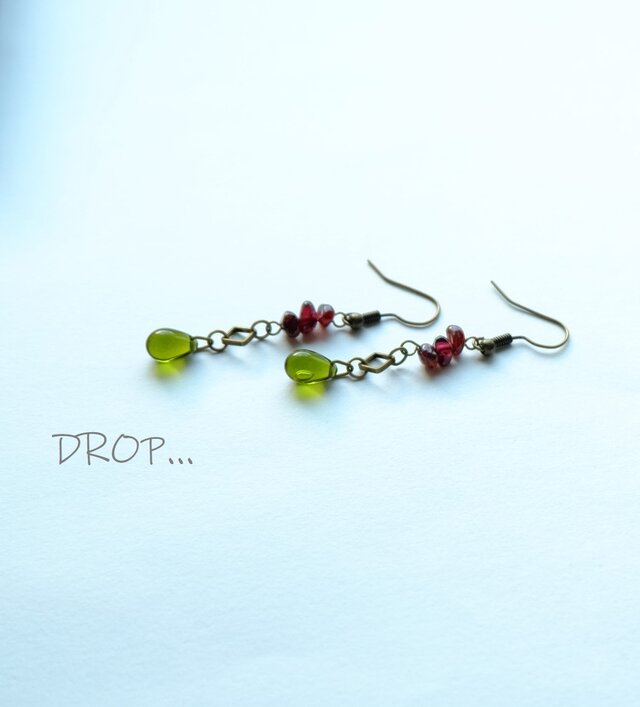 d3-A101【8月の誕生石】しずくドロップとペリドットのアンティーク調のピアス（イヤリング他）