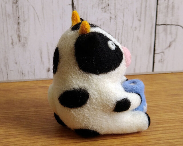 羊毛フェルトオーダー　たーさん kumaneko様オーダー】羊毛フェルトのうしさん | iichi 日々の暮らしを