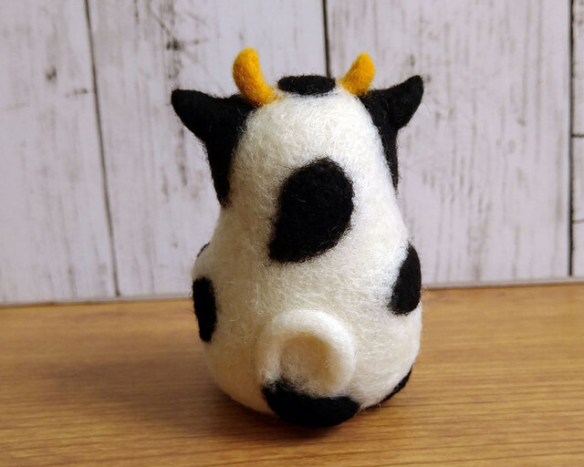 kumaneko様オーダー】羊毛フェルトのうしさん | iichi 日々の暮らしを