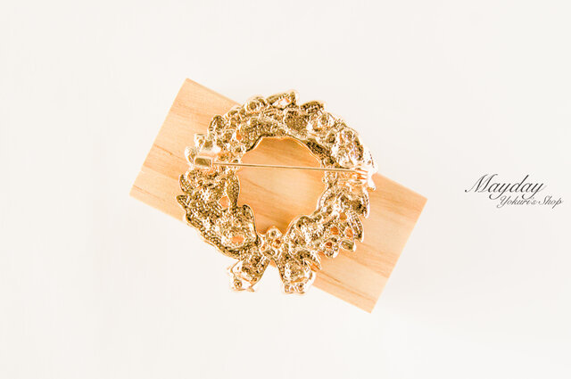 クリスマスブローチ・鮮やかなクリスマスリースのブローチ』 | iichi