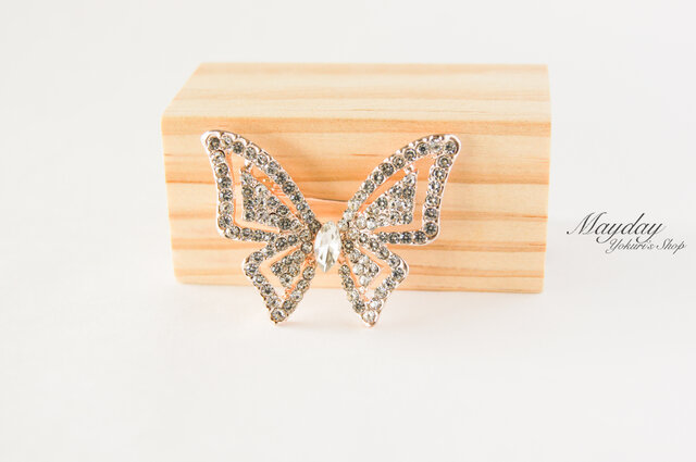 美品　ジバンシー　バタフライブローチ　蝶々　ラインストーン　2連 美品 ジバンシー バタフライブローチ 蝶々 ラインストーン 2連