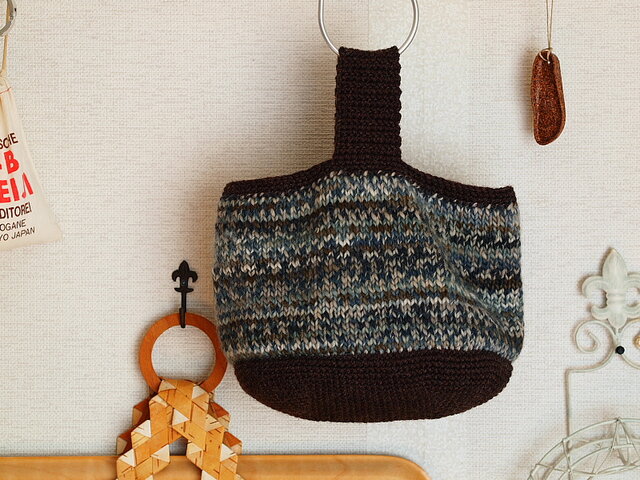 WOOL!メリヤス編みワンハンドルトート*グラデーションヤーンの画像1枚目