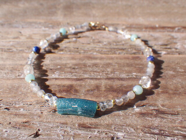 14kgf*青の洞窟☆ローマングラスと天然石のブレスレット | iichi 日々