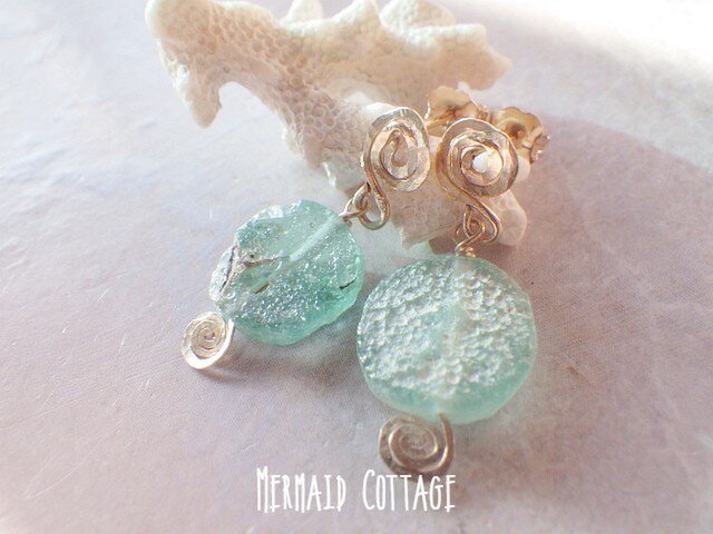 14Kgf* Double Swirl ローマングラス ピアス | iichi 日々の