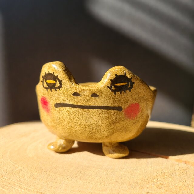 小さな植木鉢 鉢ガエルさんの画像1枚目