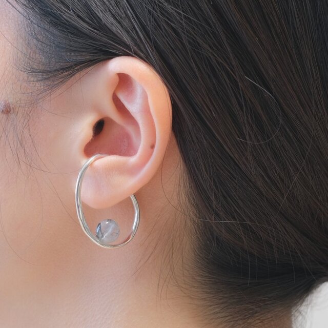 Svart og hvítt ear cuff：トルマリンインクオーツ 天然石