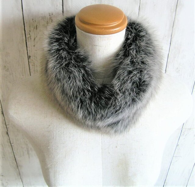 ¶ new antique fur ¶ 霜降りグレイッシュフォックスマグネット留めショールマフラーの画像1枚目