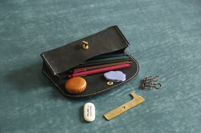 本革手作りペンケース 筆箱 プレゼント 三角型 総手縫い | iichi 日々