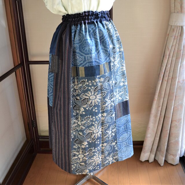 木綿　藍色　型染の古布からギャザースカート　Ｊ-42