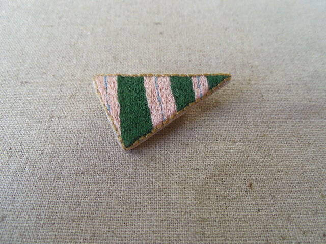 刺繍ブローチ とんがり(ストライプ)の画像1枚目