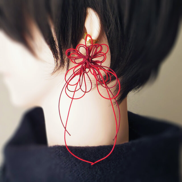 かたっぽイヤーカフ「かなた、瞠」（臙脂×赤）