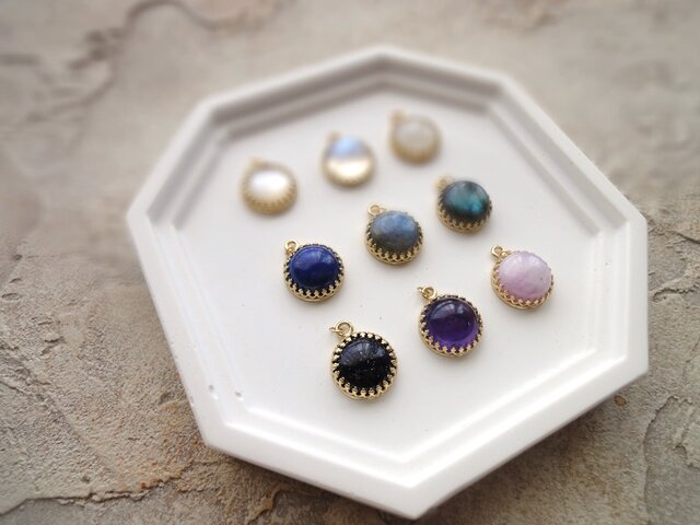 クラシカルペンダント □ Round 12mm □ ホワイトラブラドライト