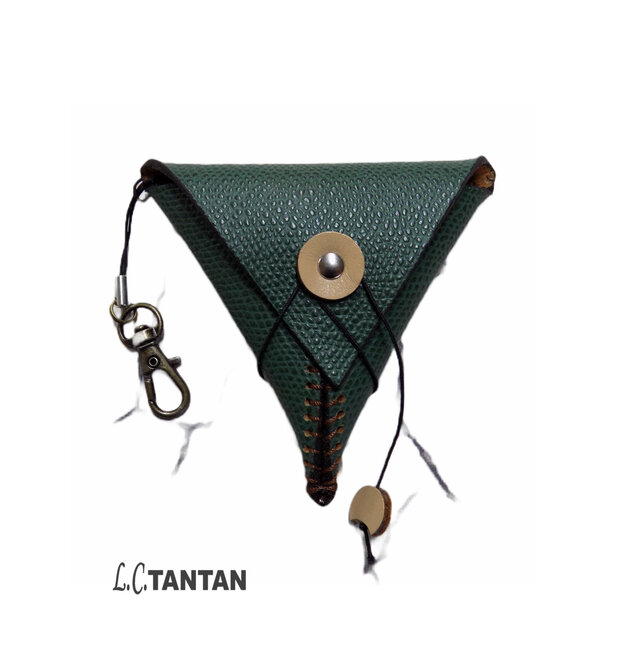 【包む】オシャレな三角のアクセサリーケース Mサイズ、本革手縫い、レースアップステッチ、グリーン